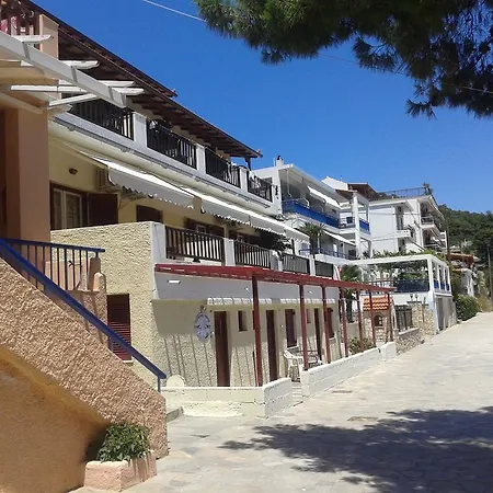Pansion Nikos Patitiri